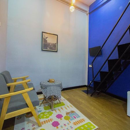 The Artist Residence Phnom Penh Exterior photo